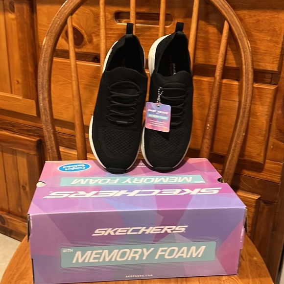 Skechers  Memory Foam Machine Washable - Picture 5 of 16
